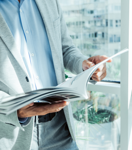 Man reads the magasine